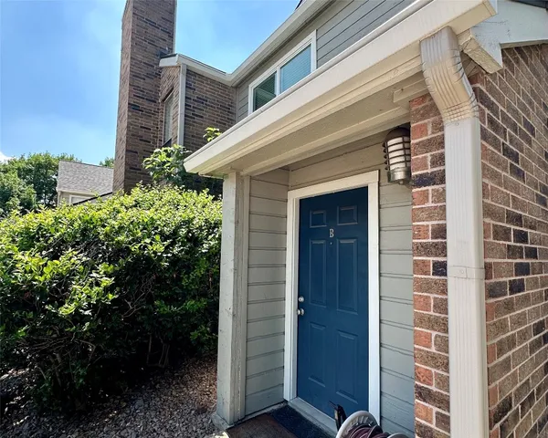 a view of front door and porch