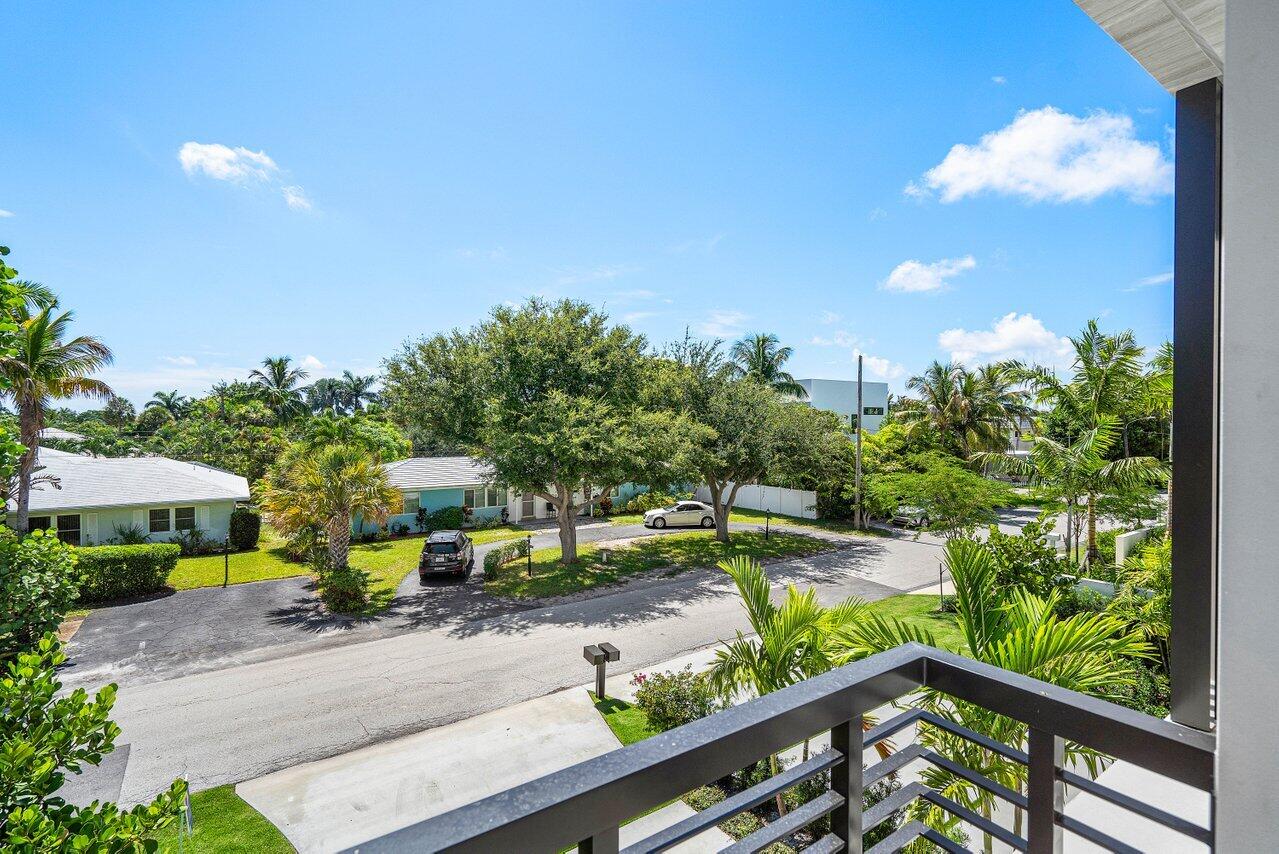 514 Northeast 7th Avenue Delray Beach, FL 33483 - Photo 35 of 51 Guest Room Terrace