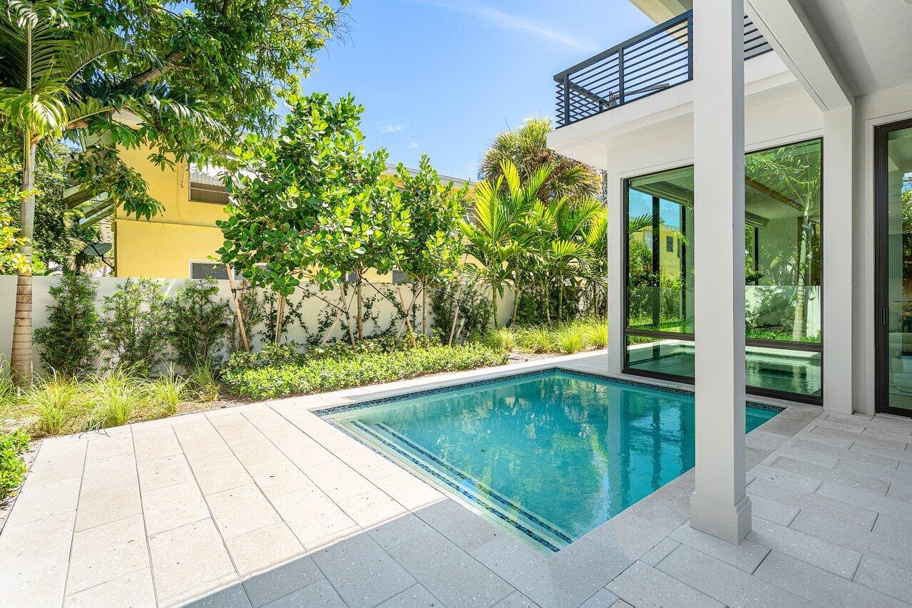 514 Northeast 7th Avenue Delray Beach, FL 33483 - Photo 48 of 51 a view of swimming pool
