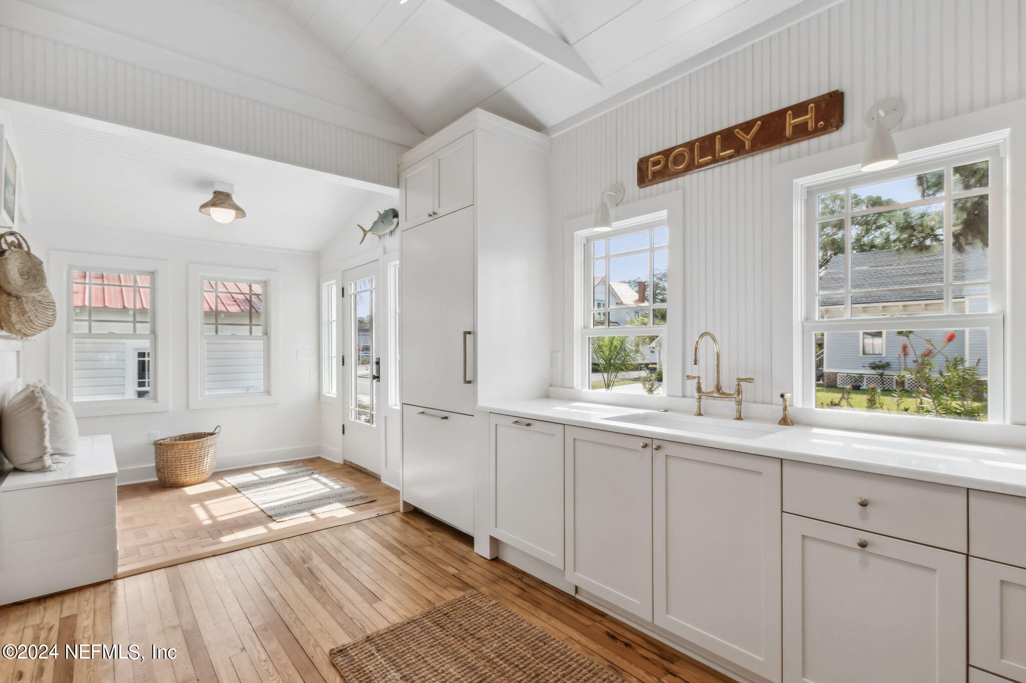 232 South 7th Street Fernandina Beach, FL 32034 - Photo 12 of 43 a spacious bathroom with a sink mirror and a bath tub