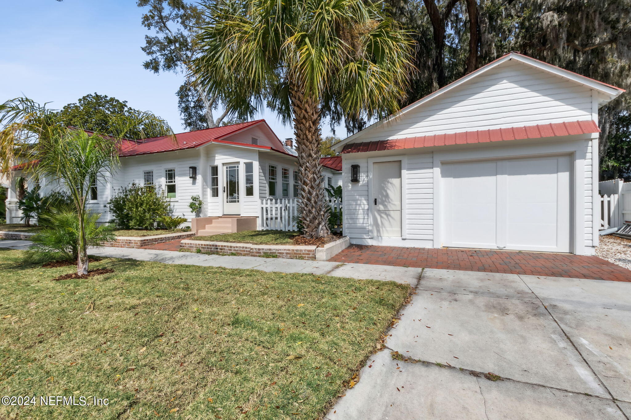 232 South 7th Street Fernandina Beach, FL 32034 - Photo 35 of 43 a front view of a house with a yard