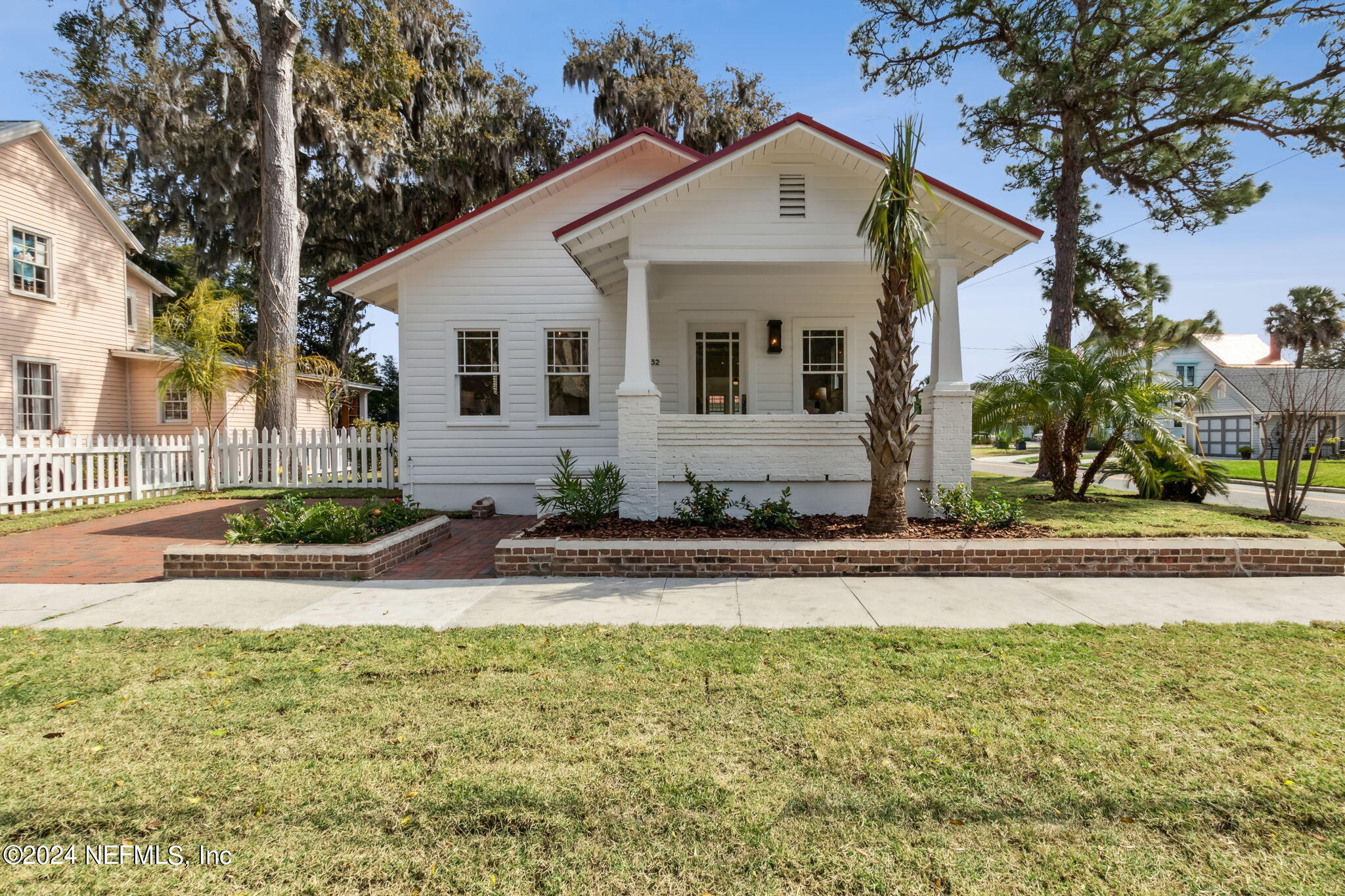 232 South 7th Street Fernandina Beach, FL 32034 - Photo 37 of 43 a front view of a house with garden