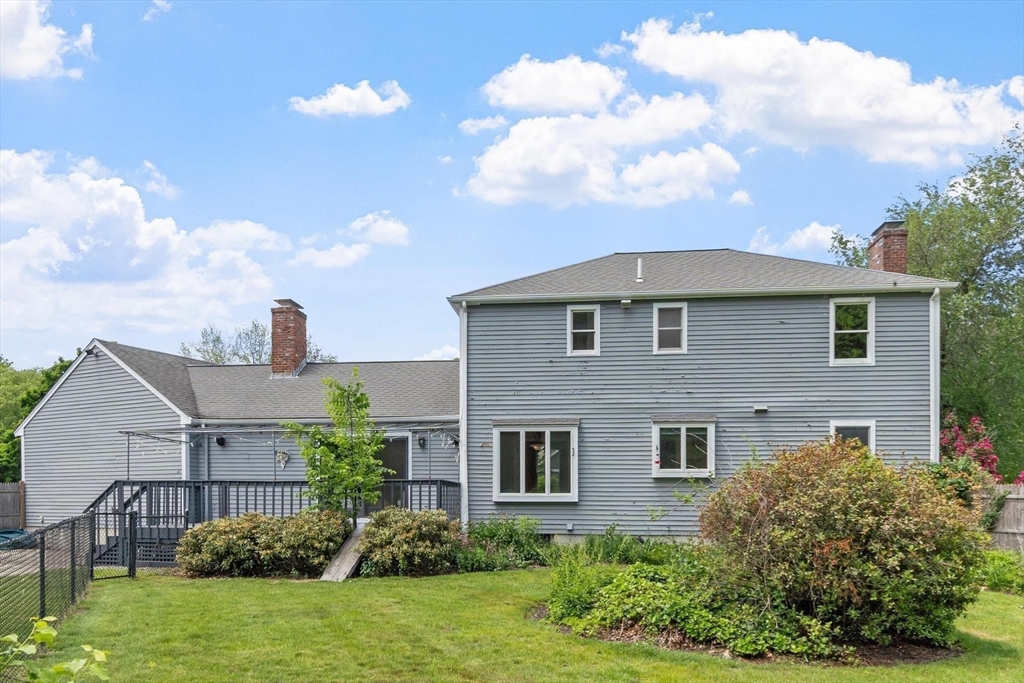 2 Rourke Lane Lynnfield, MA 01940 - Photo 4 of 40