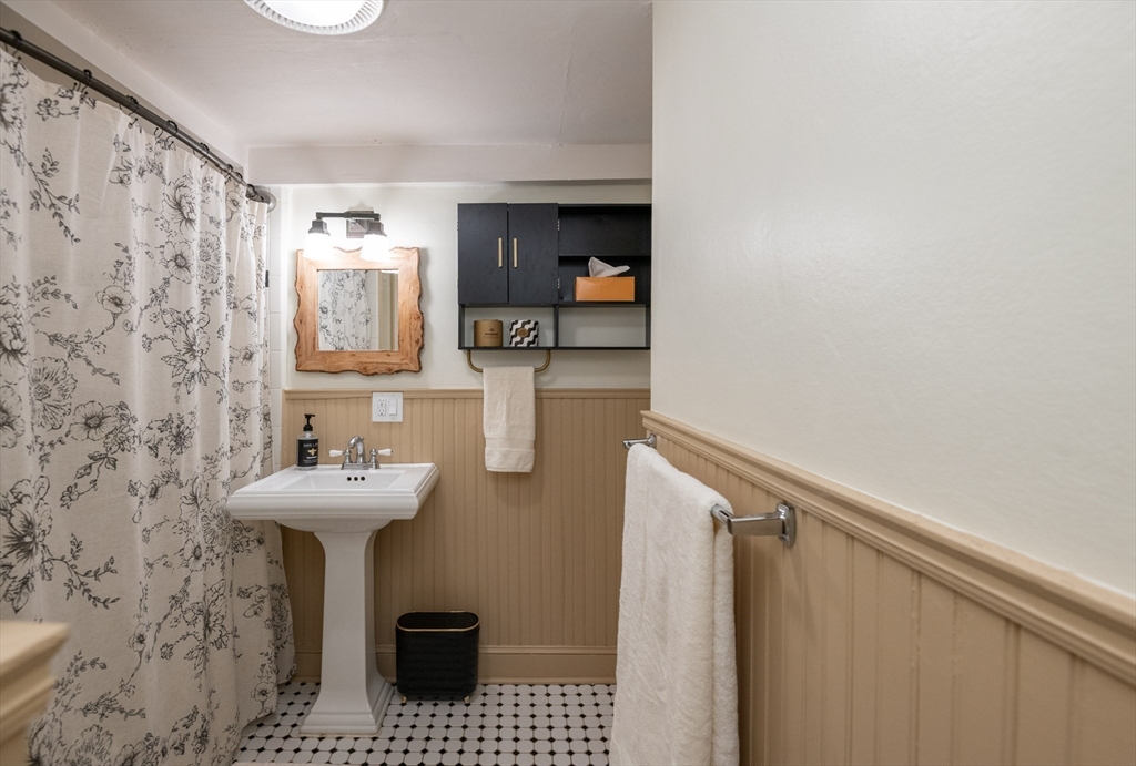22 R Andover Street Peabody, MA 01960 - Photo 7 of 23 Gallery Image 7