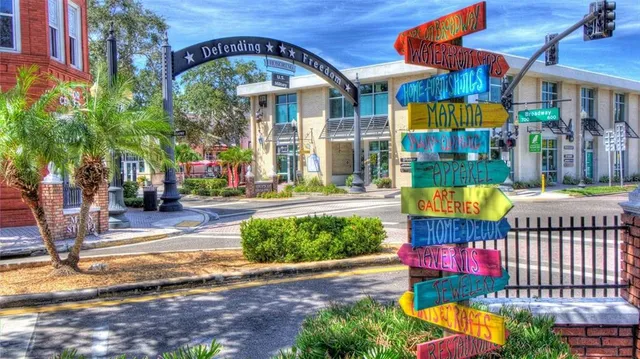 $899,000 | 2215 Clarine Way North, Dunedin, FL 34698