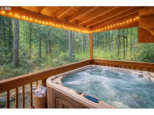 $1,199,000 | 58200 East Marmot Road, Sandy, OR 97055