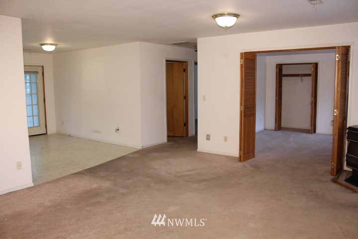 19125 Melon Street Southwest Rochester, WA 98579 - Photo 5 of 14
