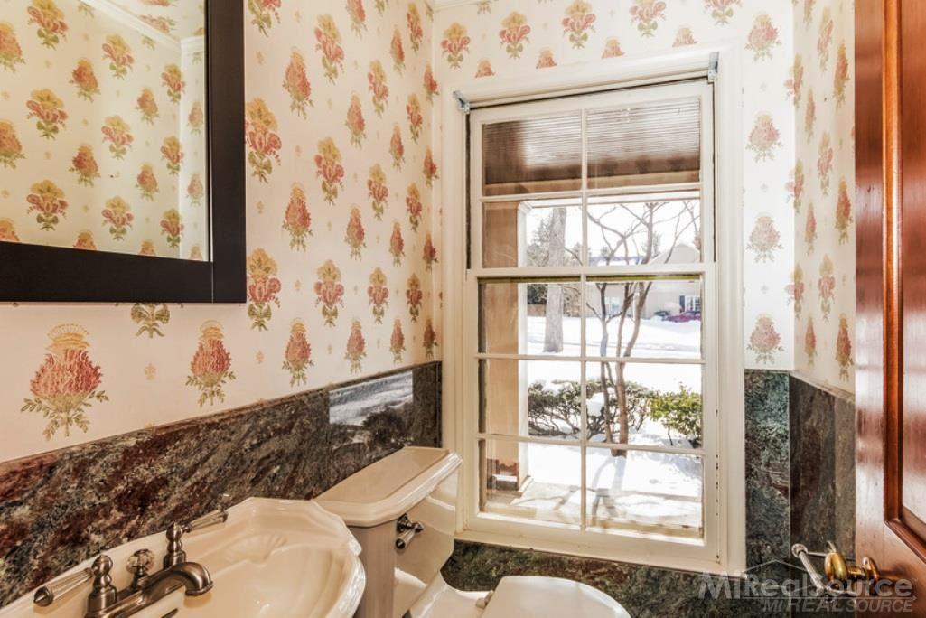240 Vendome Road Grosse Pointe Farms, MI 48236 - Photo 19 of 33