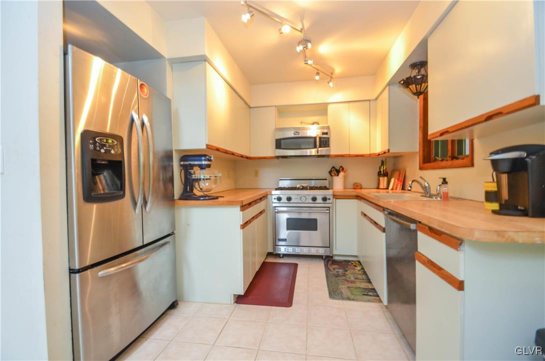 186 Ruffed Grouse Road Bushkill, PA 18324 - Photo 3 of 17 Gallery Image 3