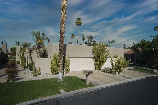 $3,200 | 17 Lakeshore Drive, Rancho Mirage, CA 92270