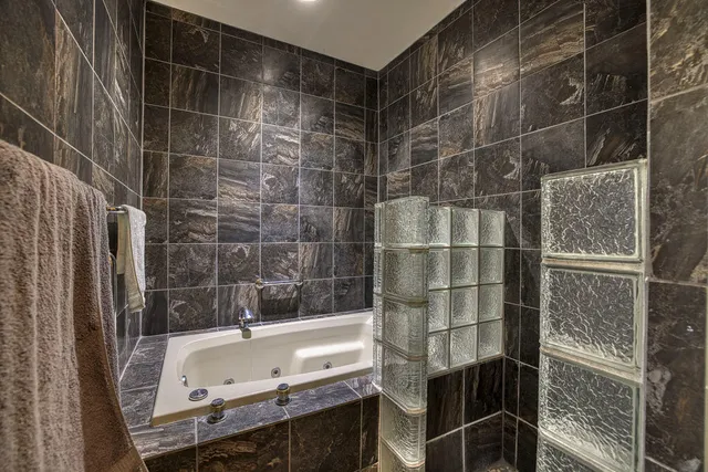 $3,200 | 17 Lakeshore Drive, Rancho Mirage, CA 92270