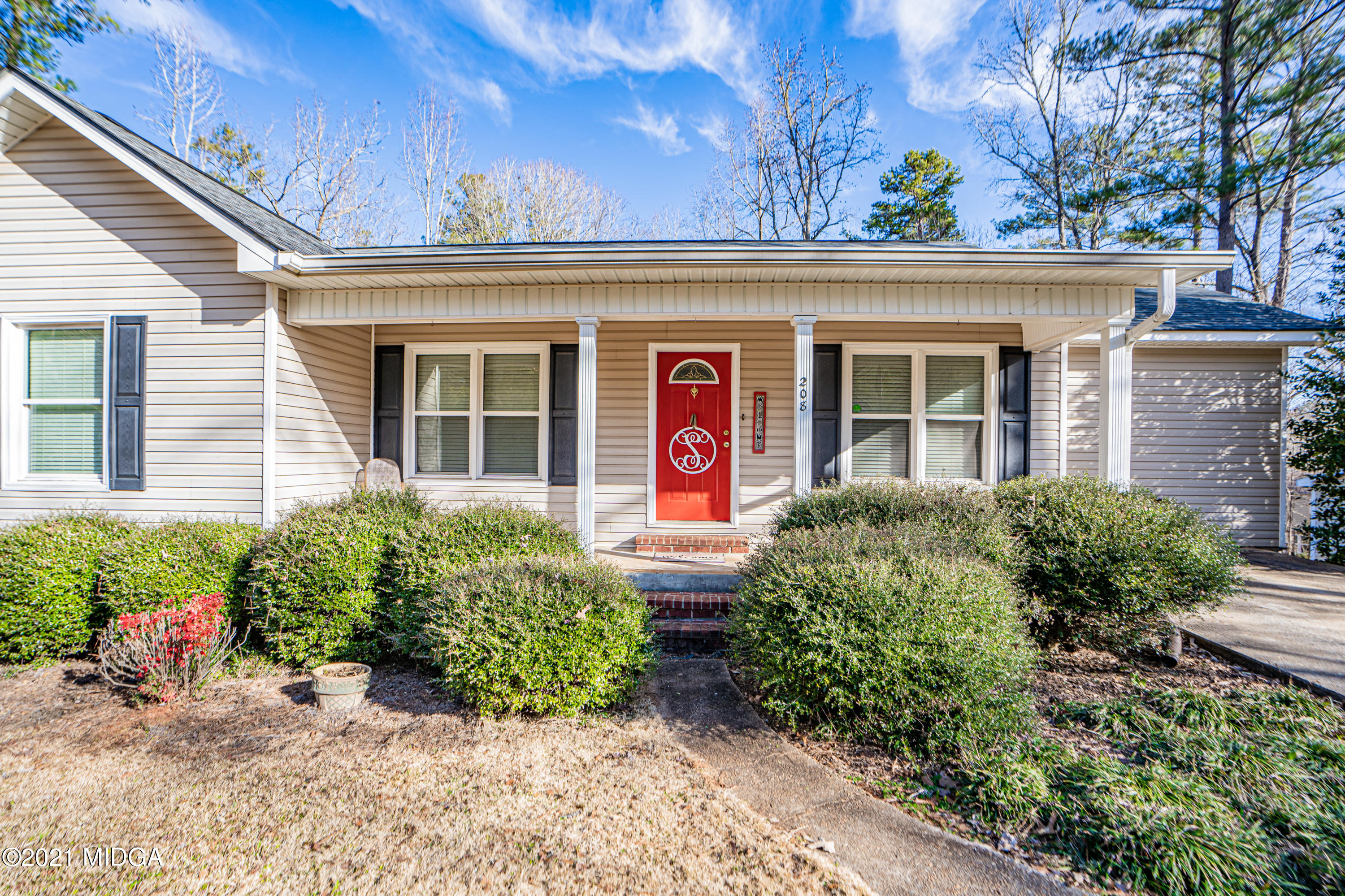 208 Camelot Road Gray, GA 31032 - Photo 2 of 41 front view of the house