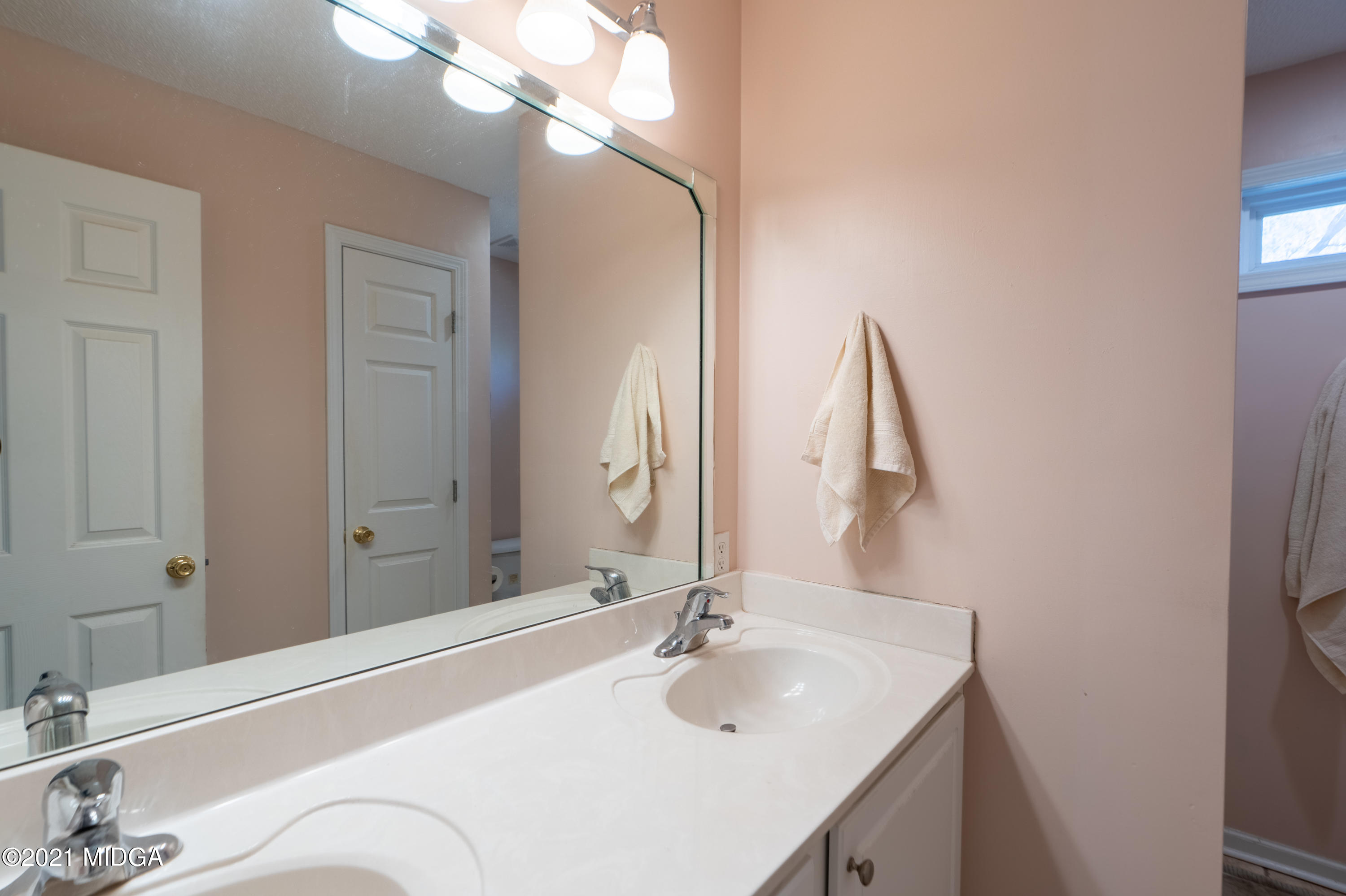 208 Camelot Road Gray, GA 31032 - Photo 18 of 41 a bathroom with a sink and a mirror