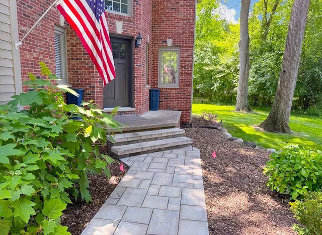 $1,250,000 | 31495 Sleepy Hollow Lane, Beverly Hills, MI 48025