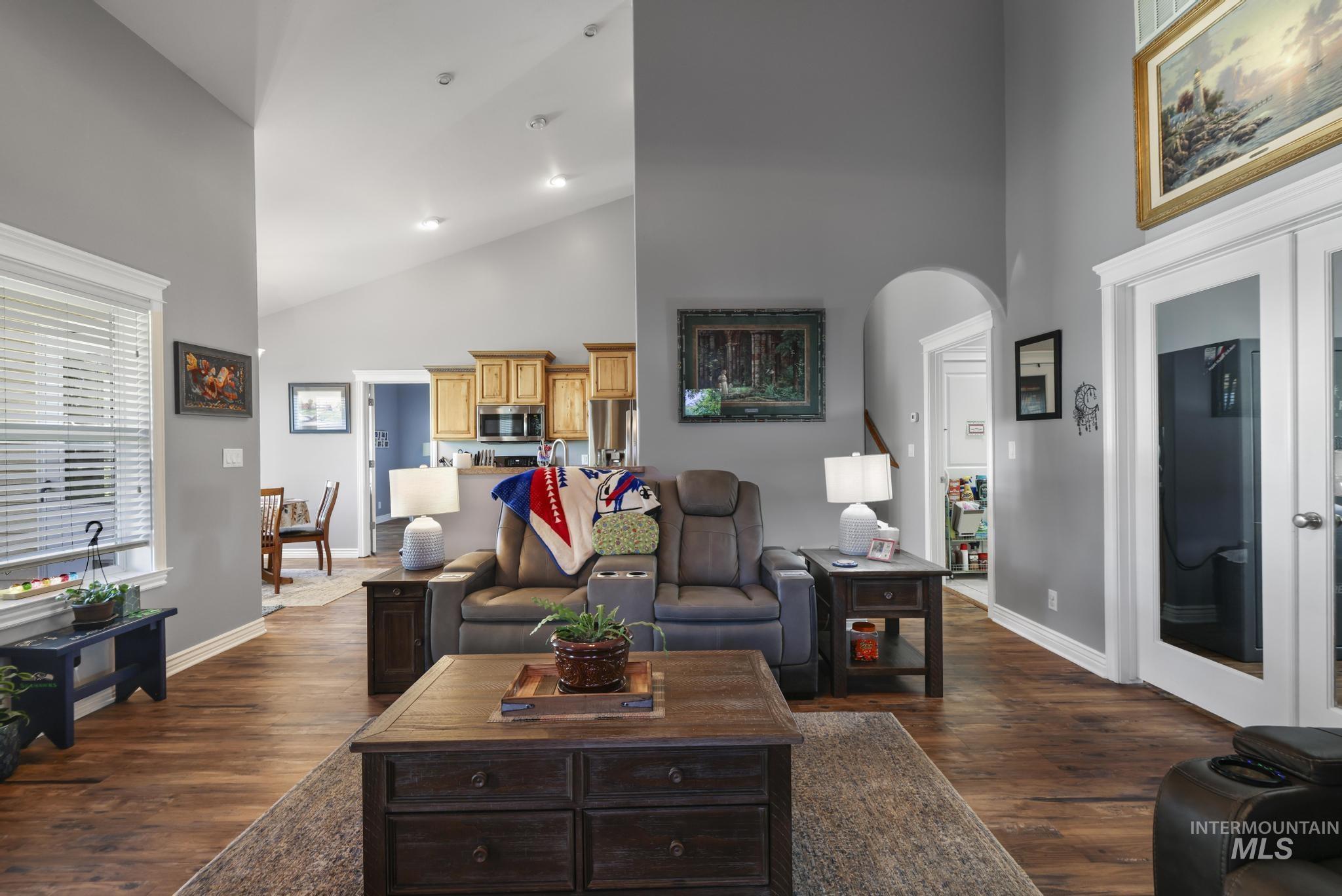 467 Wildrose Loop Twin Falls, ID 83301 - Photo 12 of 46 Open-concept living space with vaulted ceilings, wood-finish flooring, and recessed lighting