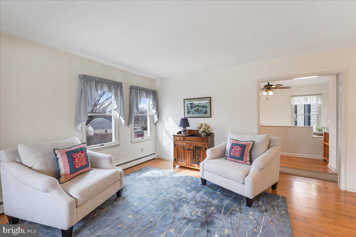 531 Richards Road Kennett Square, PA 19348 - Photo 8 of 39 Living Room