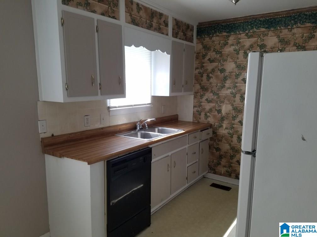 66 Vine Street Oneonta, AL 35121 - Photo 3 of 9