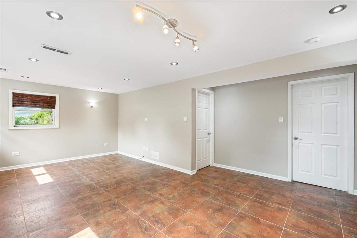 145 Oakleaf Drive Addison, IL 60101 - Photo 15 of 44 Gallery Image 15
