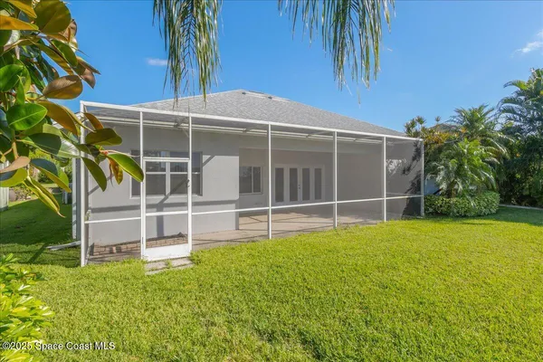 a view of a house with a backyard