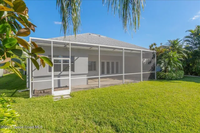 a view of a house with a backyard