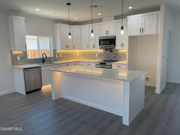 $399,950 | 10401 Loop Boulevard North, California City, CA 93505