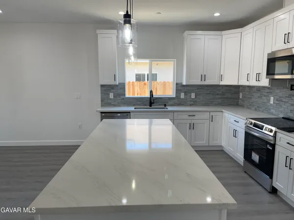 $399,950 | 10401 Loop Boulevard North, California City, CA 93505