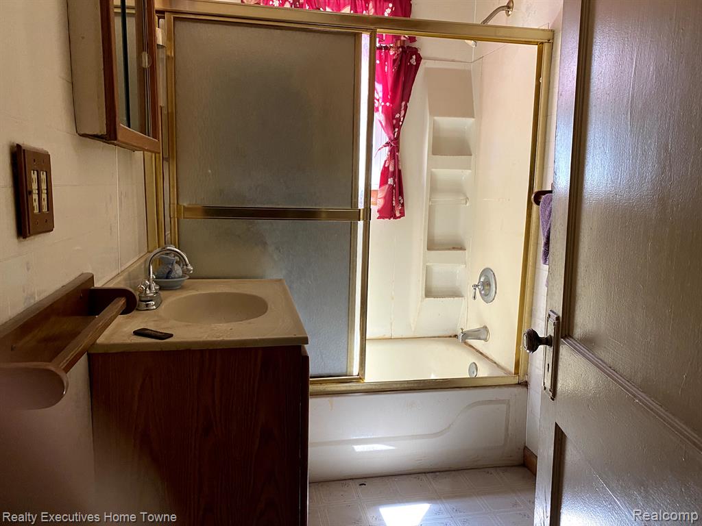 3037 Beach Road Port Huron, MI 48060 - Photo 15 of 30