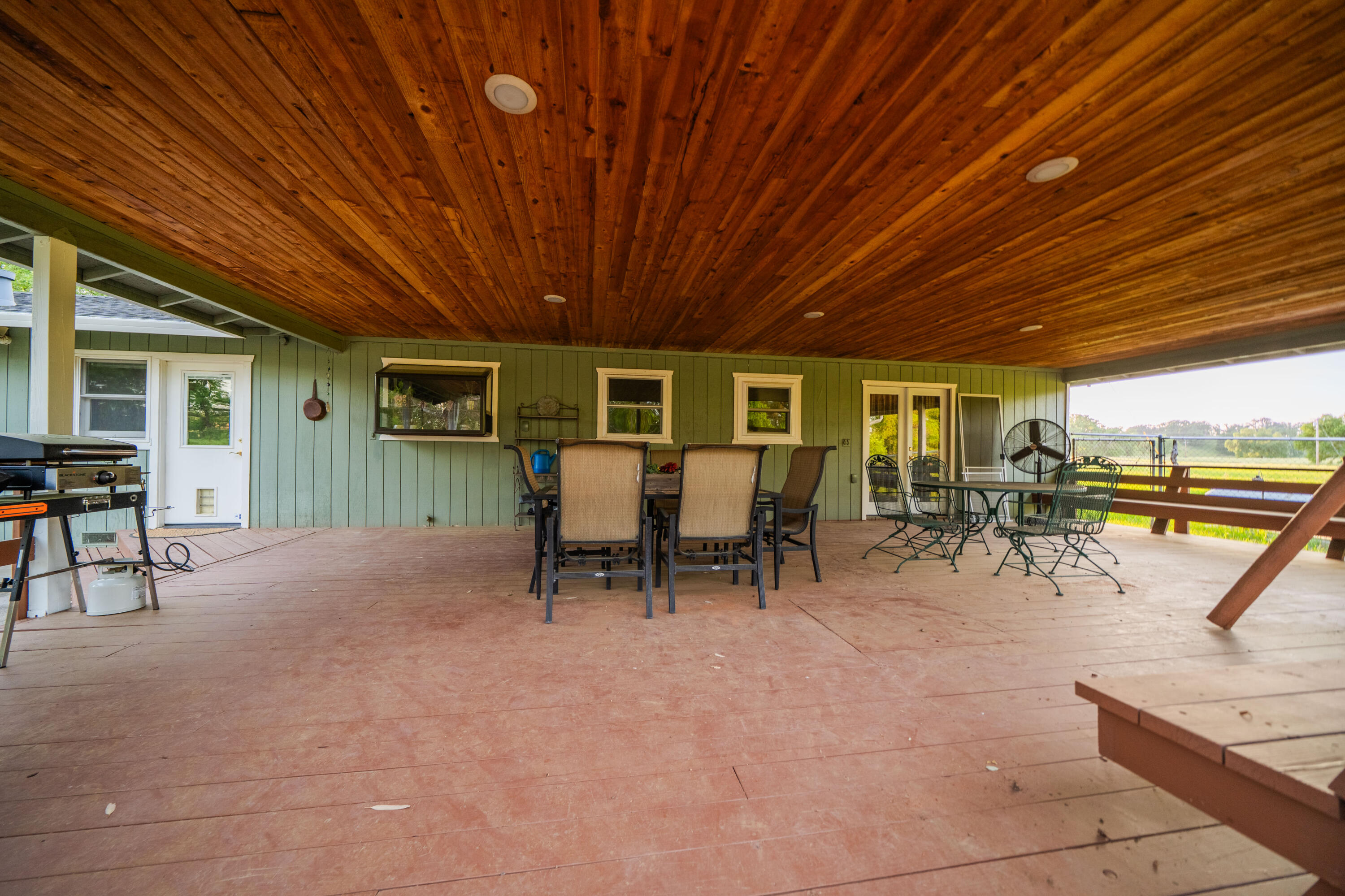 7075 Deschutes Road Anderson, CA 96007 - Photo 30 of 78 COVERED PATIO