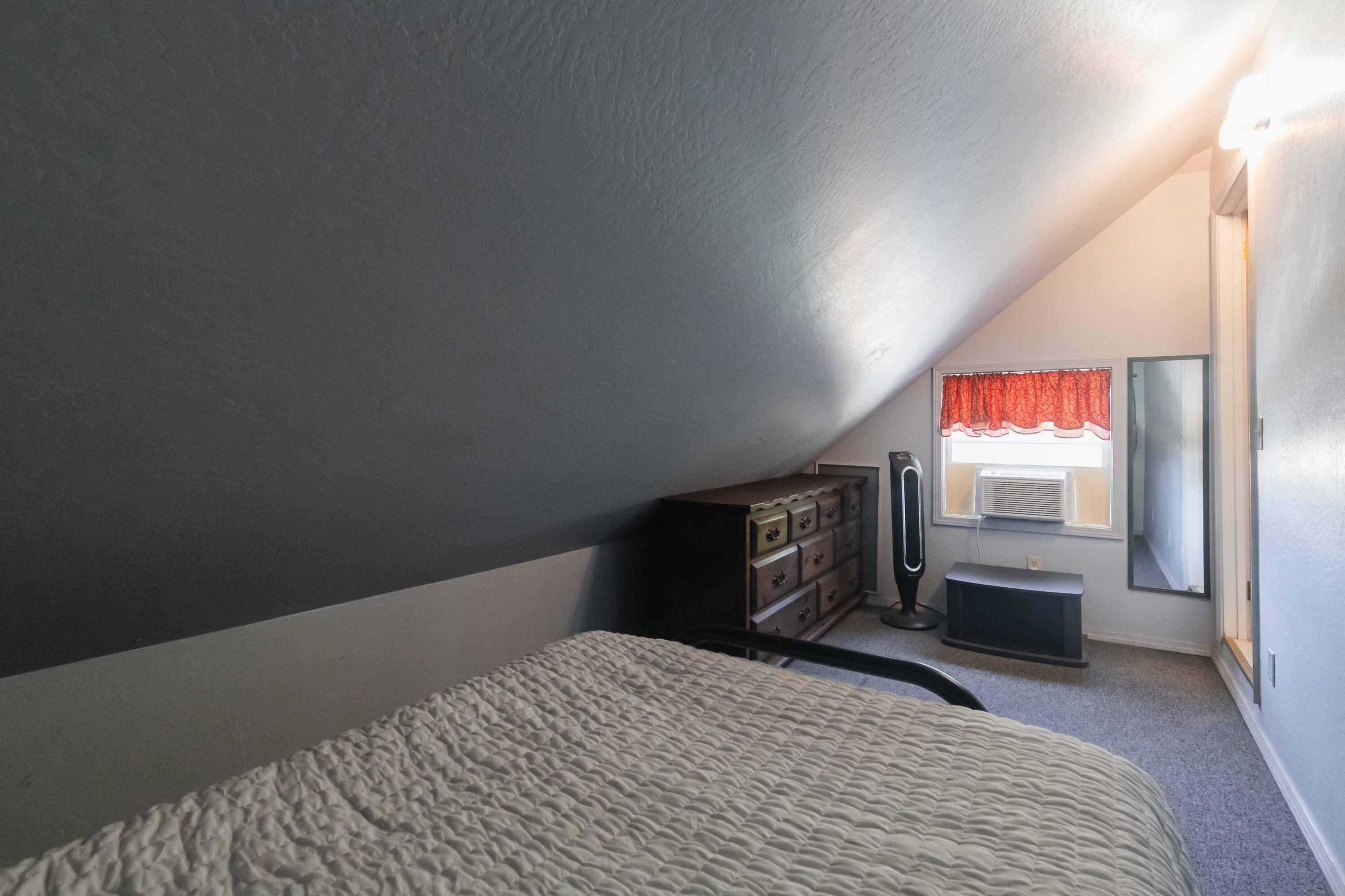 7075 Deschutes Road Anderson, CA 96007 - Photo 39 of 78 BARN LIVING SPACE
