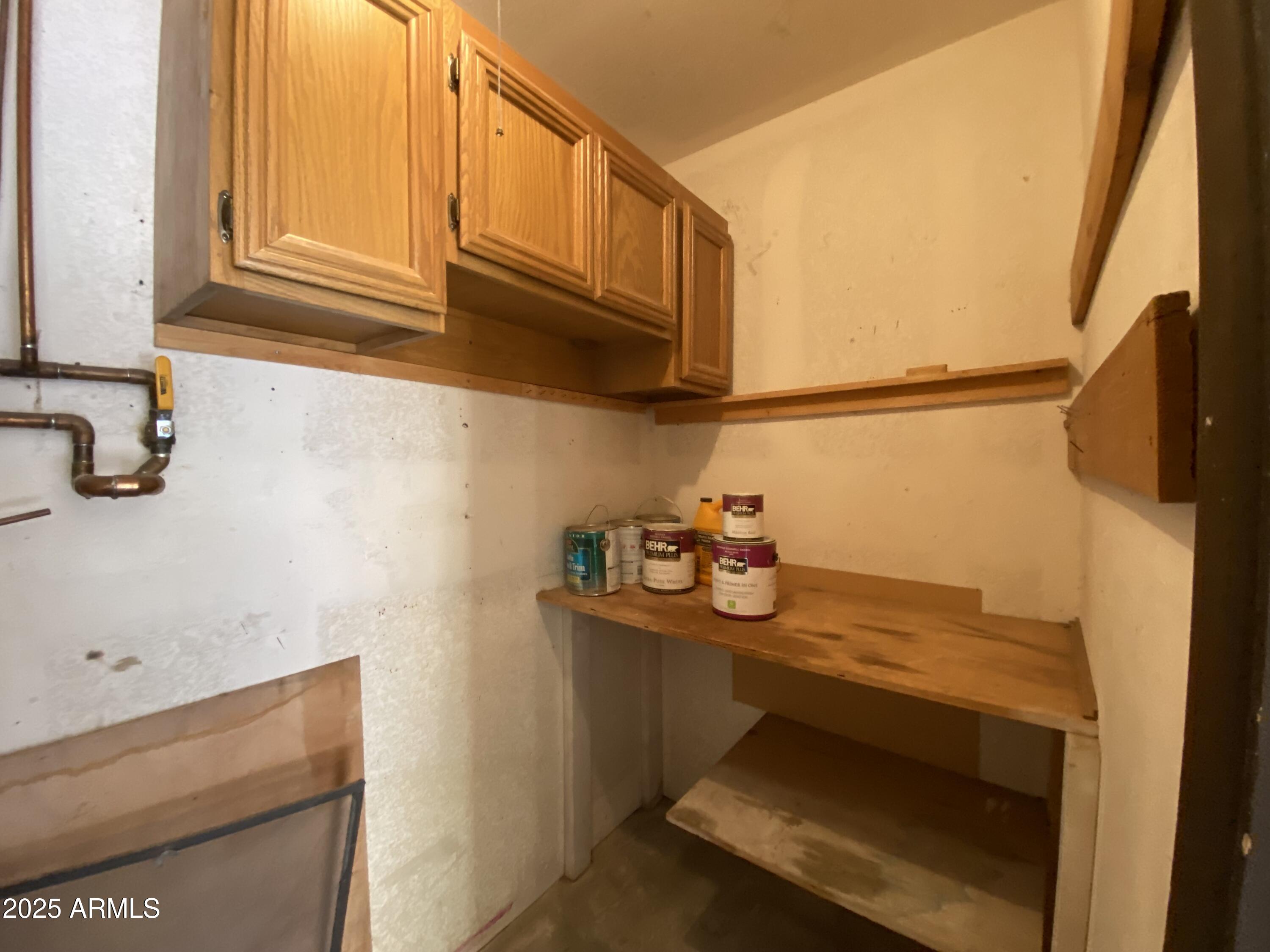 10424 North 11th Place, Unit 2 Phoenix, AZ 85020 - Photo 33 of 41 a bathroom with a sink and a window