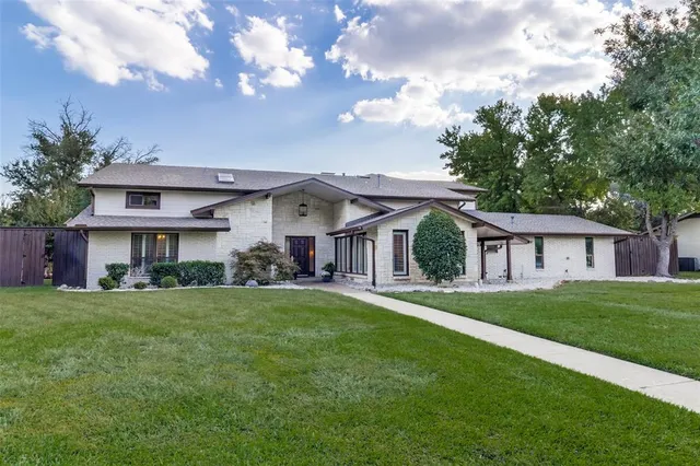 $1,325,000 | 7040 Oakbluff Drive, Dallas, TX 75254