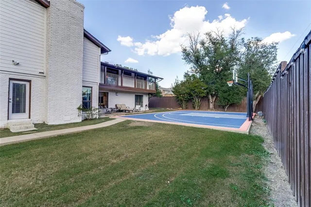 $1,325,000 | 7040 Oakbluff Drive, Dallas, TX 75254