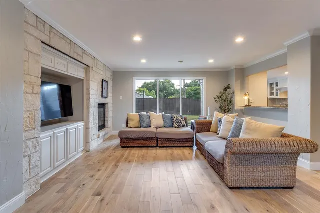 $1,325,000 | 7040 Oakbluff Drive, Dallas, TX 75254