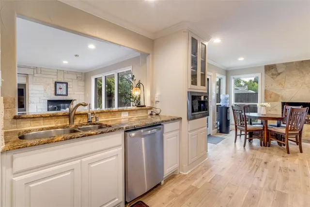 $1,325,000 | 7040 Oakbluff Drive, Dallas, TX 75254