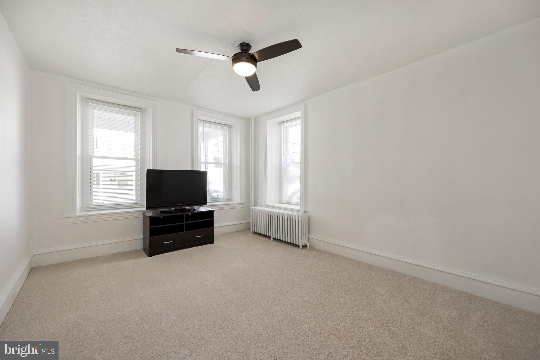 463 Delmar Street Philadelphia, PA 19128 - Photo 5 of 46 Living Room