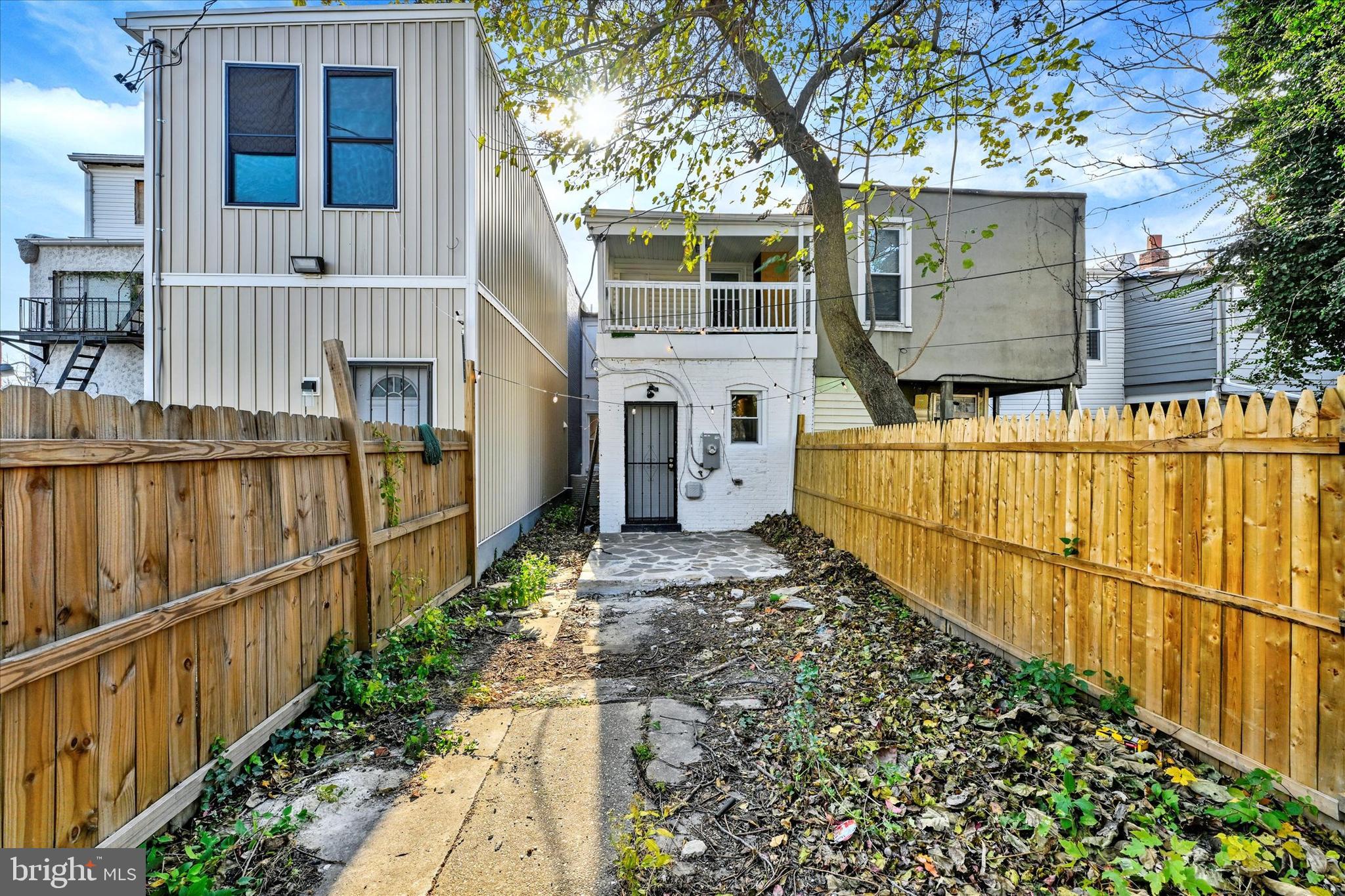 346 East 25th Street Baltimore, MD 21218 - Photo 29 of 31 a view of a house with wooden fence