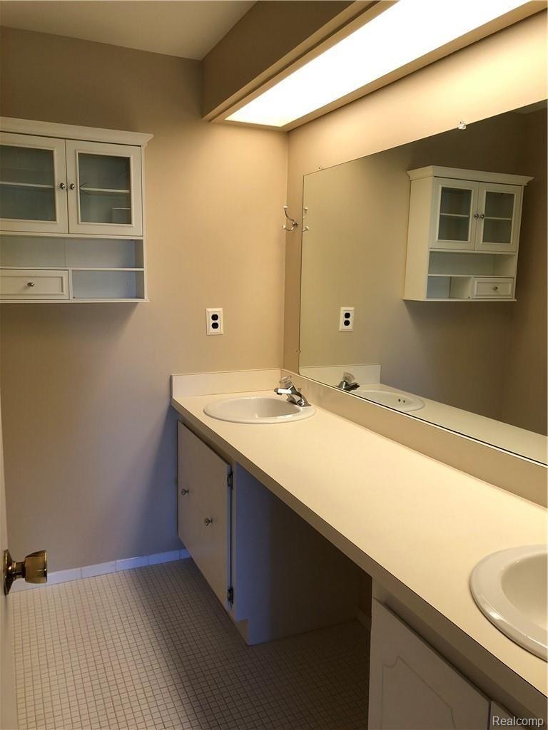 8760 Common Road, Unit 4 Warren, MI 48093 - Photo 16 of 24 Photo Oct 29, 3 13 57 PM.jpg