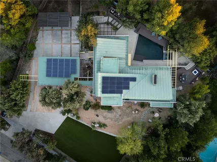 a front view of house with yard