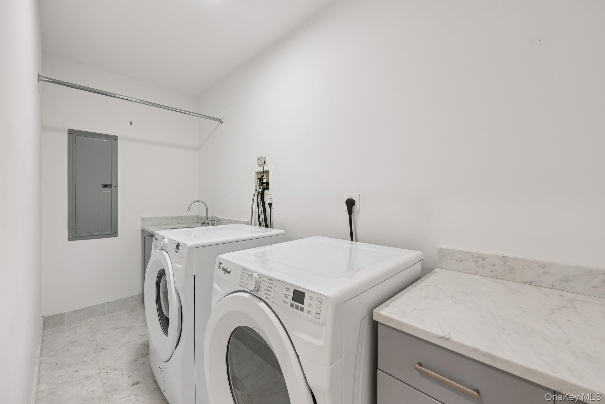 1 Renaissance Square, Unit PH40C White Plains, NY 10601 - Photo 17 of 23 a utility room with dryer and washer