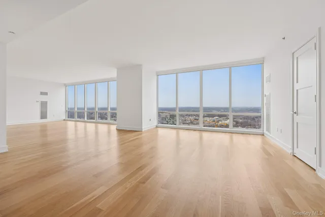 $3,095,000 | 1 Renaissance Square, Unit PH40C, White Plains, NY 10601