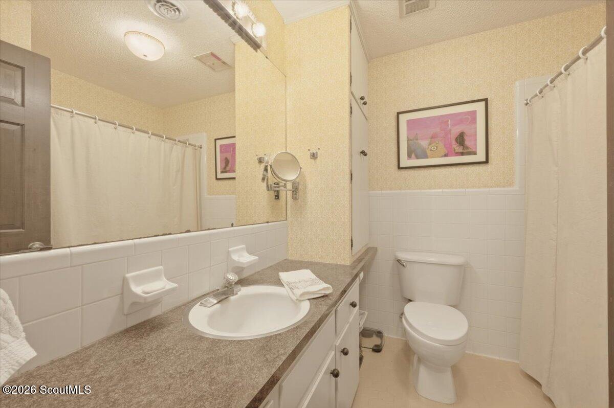 554 Old Plantation Road Jekyll Island, GA 31527 - Photo 28 of 58 Guest bath shower and tub