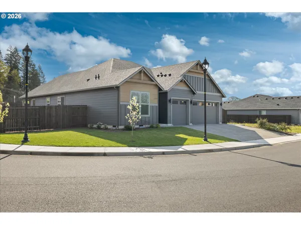 $699,900 | 135 Southeast Airedale Avenue, La Center, WA 98629
