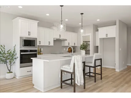 $694,900 | 135 Southeast Airedale Avenue, La Center, WA 98629