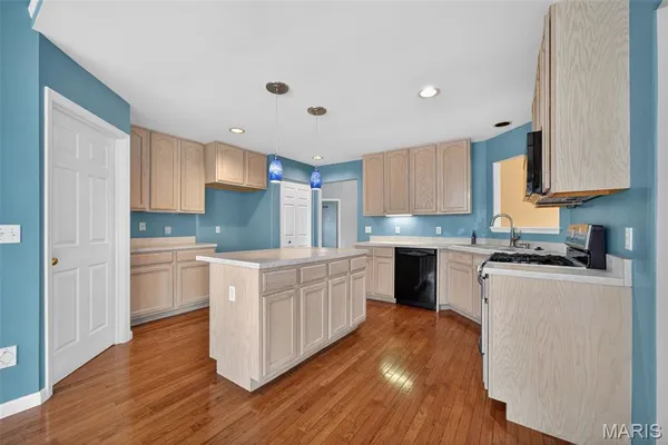 $450,000 | 1421 Schoal Creek Drive, St. Peters, MO 63376