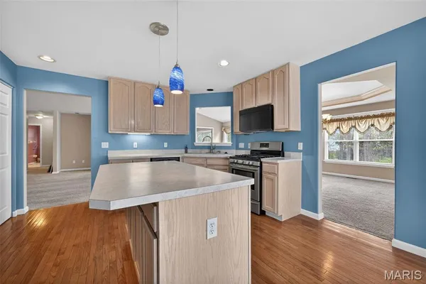 $450,000 | 1421 Schoal Creek Drive, St. Peters, MO 63376