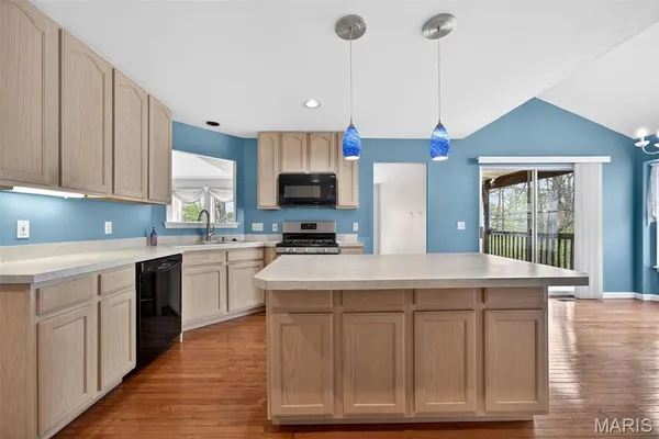 $450,000 | 1421 Schoal Creek Drive, St. Peters, MO 63376