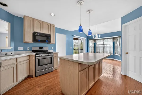 $450,000 | 1421 Schoal Creek Drive, St. Peters, MO 63376