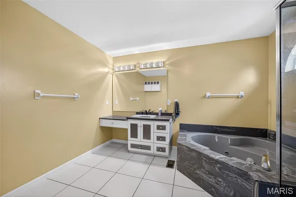 $450,000 | 1421 Schoal Creek Drive, St. Peters, MO 63376