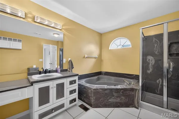$450,000 | 1421 Schoal Creek Drive, St. Peters, MO 63376