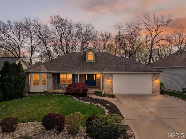 $450,000 | 1421 Schoal Creek Drive, St. Peters, MO 63376